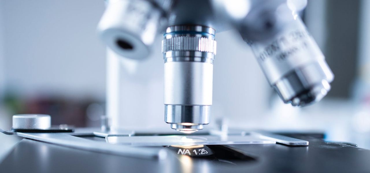 Cu has facete everti inimicus